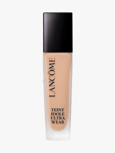 Lancôme Teint Idole Ultra Wear Natural Matte Foundation in branded component on a light gray background